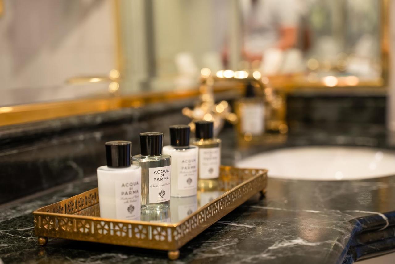 בריסל Steigenberger Icon Wiltcher'S מראה חיצוני תמונה A collection of toiletries