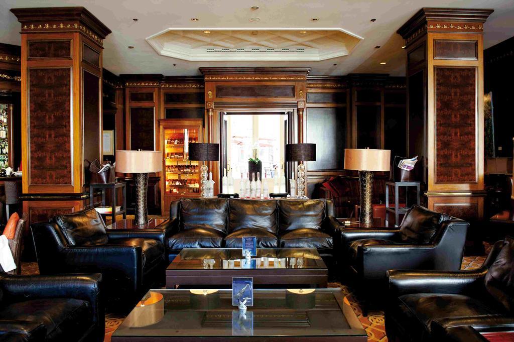 בריסל Steigenberger Icon Wiltcher'S מסעדה תמונה The library at the Ritz-Carlton, Boston